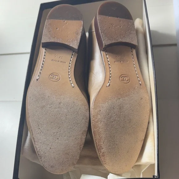 CHANEL Beige VINTAGE Leather Loafers - Picture 2 of 6